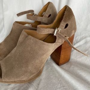 Beautiful Urban outfitters suede open toe heels, size 9